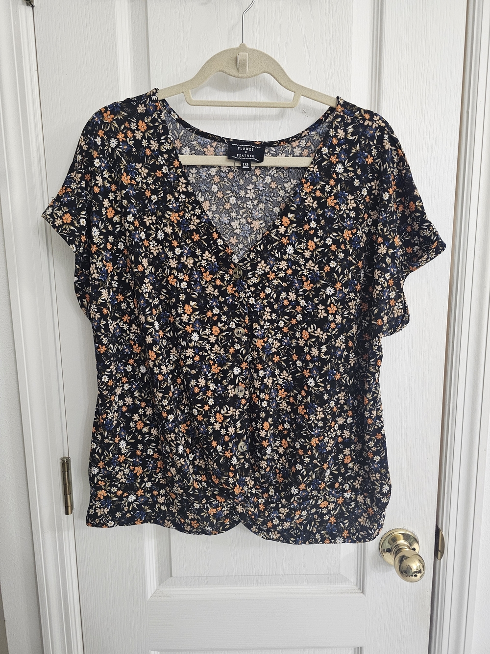 Flower & Feather V-Neck Blouse with Flowers 1XL